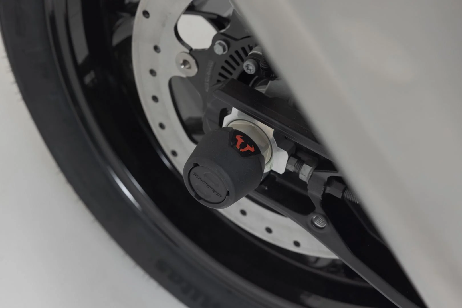 Slider Set for Rear Axle KTM 1050/1090/1190 Adv, 1290 SAdv Black - Image 4
