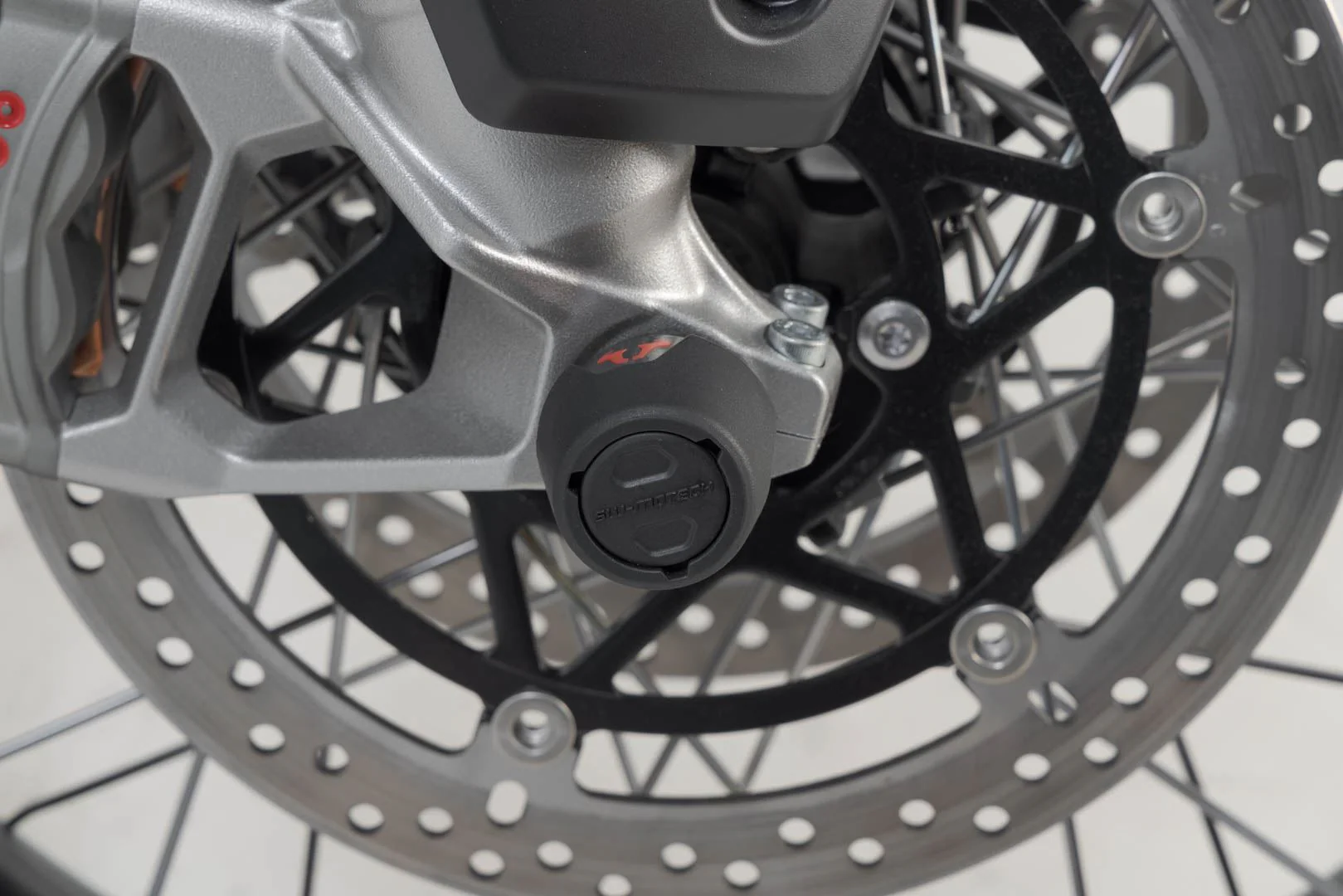 Slider Set for Rear Axle Suzuki GSX-S1000 / F (15-) Black - Image 3