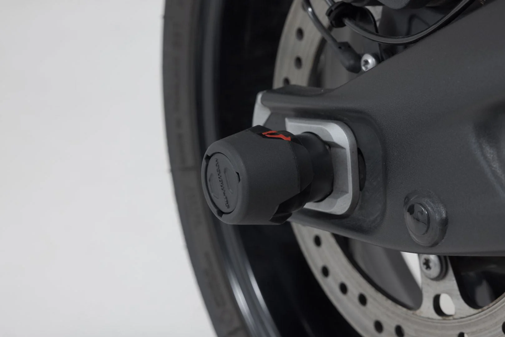 Slider Set for Rear Axle Triumph Trident 660 (21-) Black - Image 5