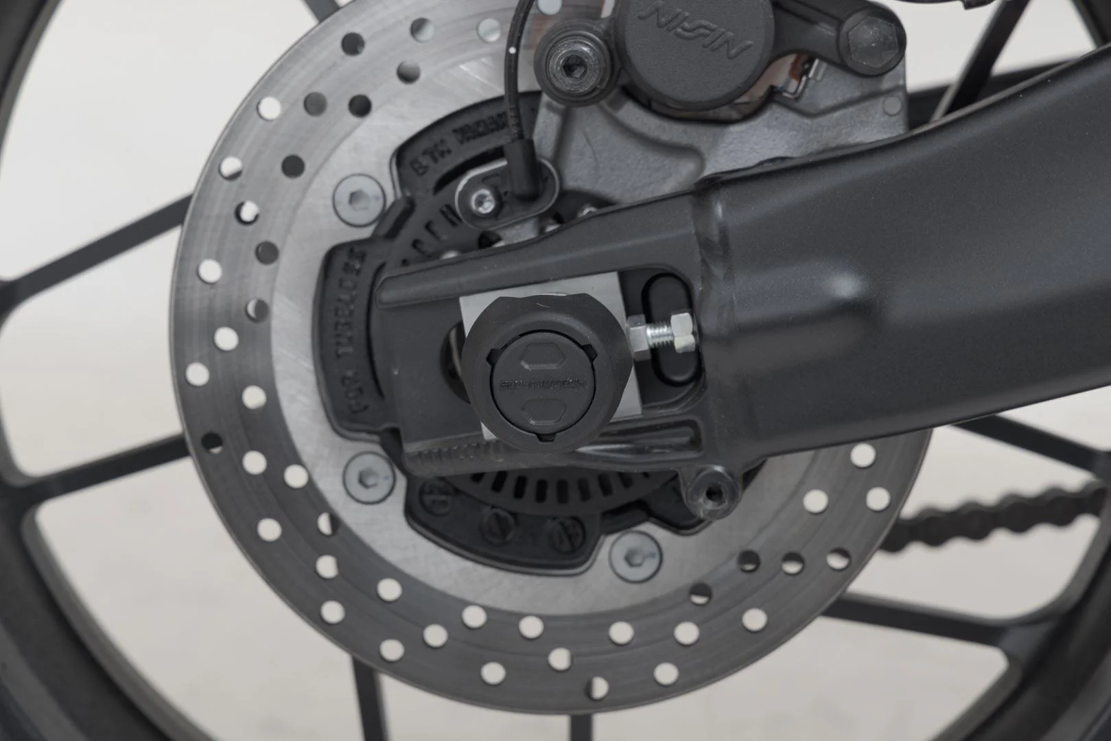 Slider Set for Rear Axle Yamaha MT-09 (20-) Black - Image 3