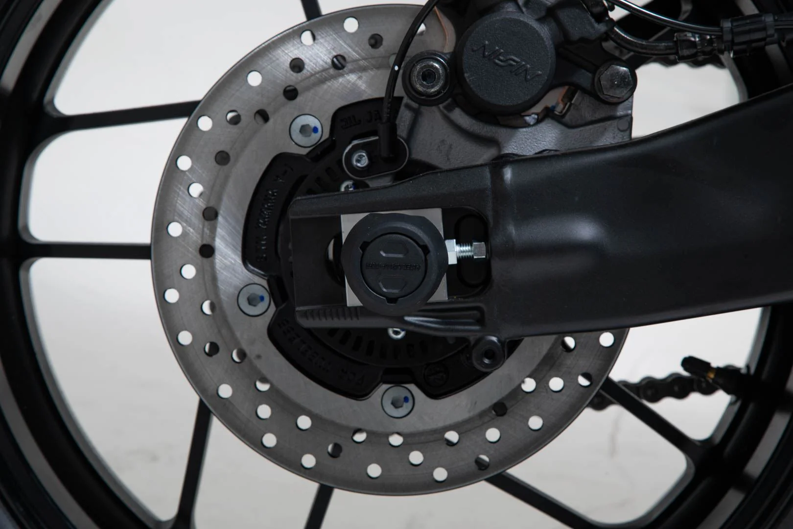 Slider Set for Rear Axle Yamaha Tracer 9 (20-) Black - Image 3