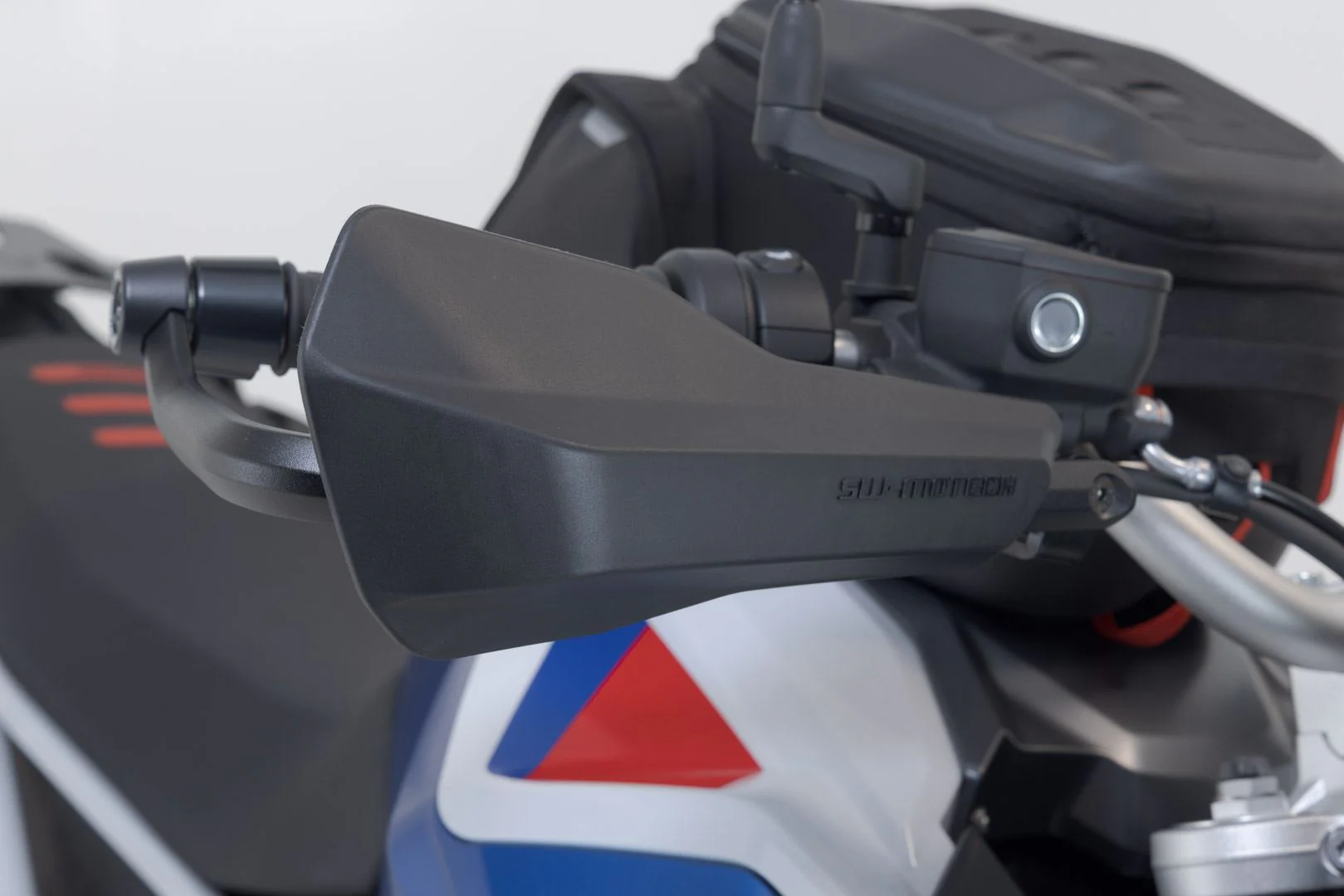 Sport handguard kit Black. R 1250 GS/Adv. (18-) F 800/900 GS (23-). - Image 4