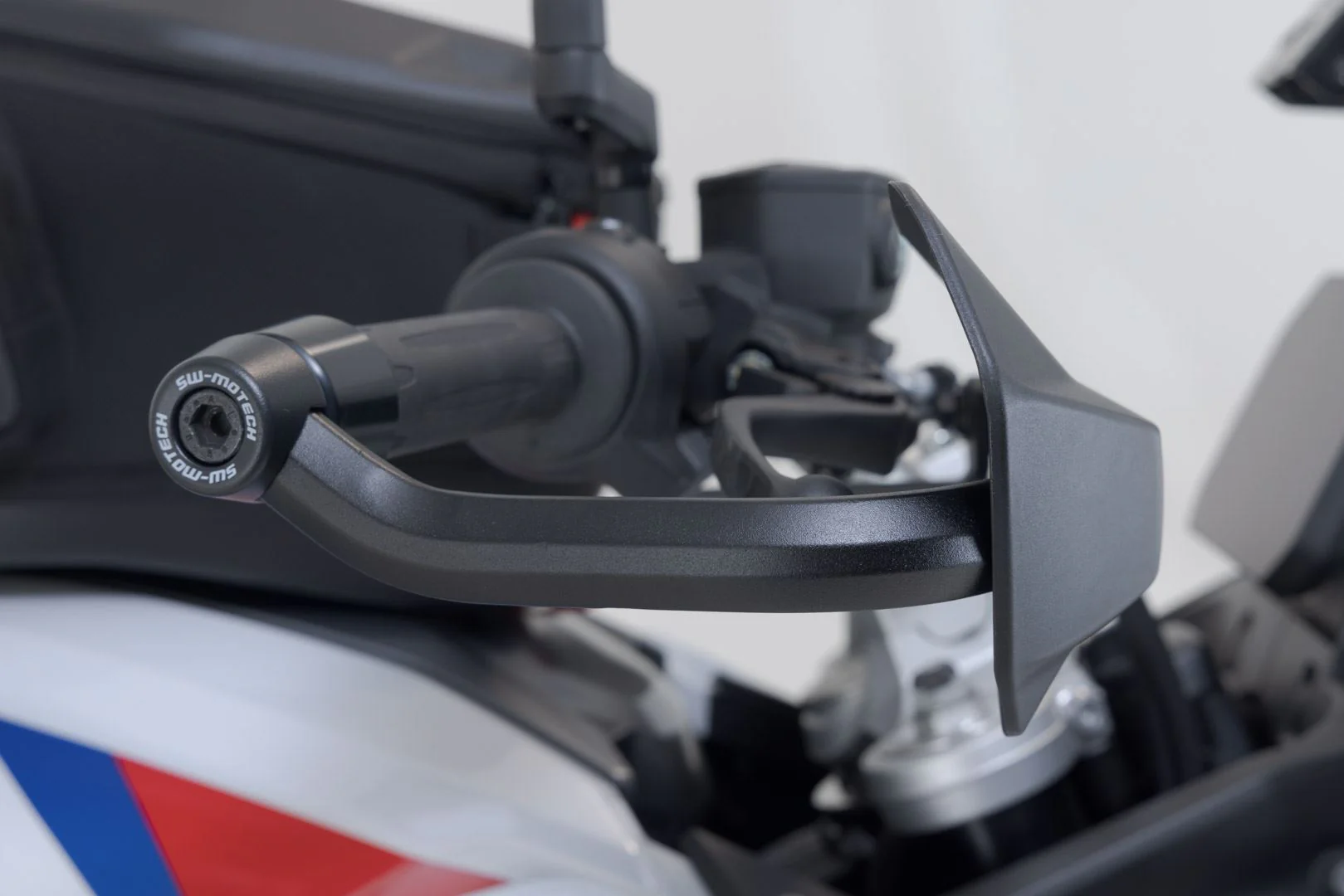 Sport handguard kit Black. R 1250 GS/Adv. (18-) F 800/900 GS (23-). - Image 5