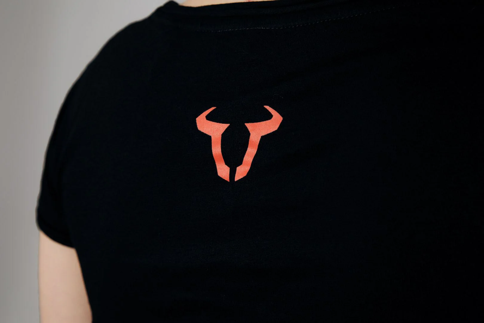 T-Shirt Core Line. Black. Women. Size L. - Image 3
