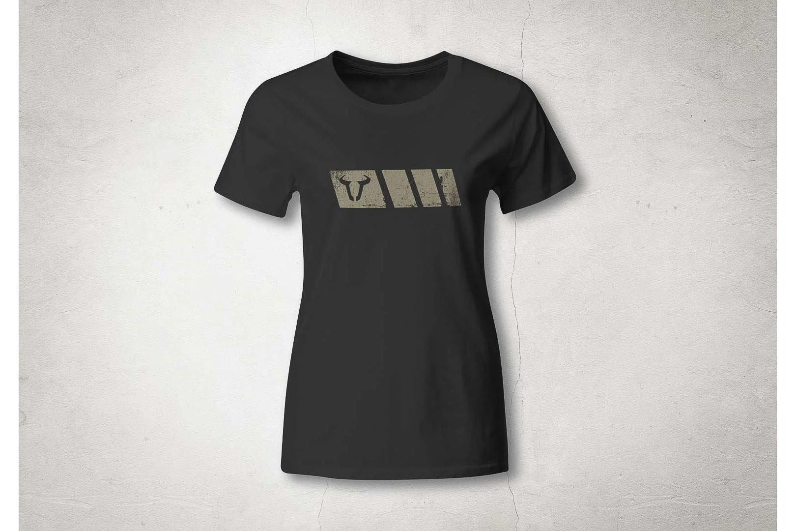 T-Shirt Legend Gear. Black. Women. Size L.