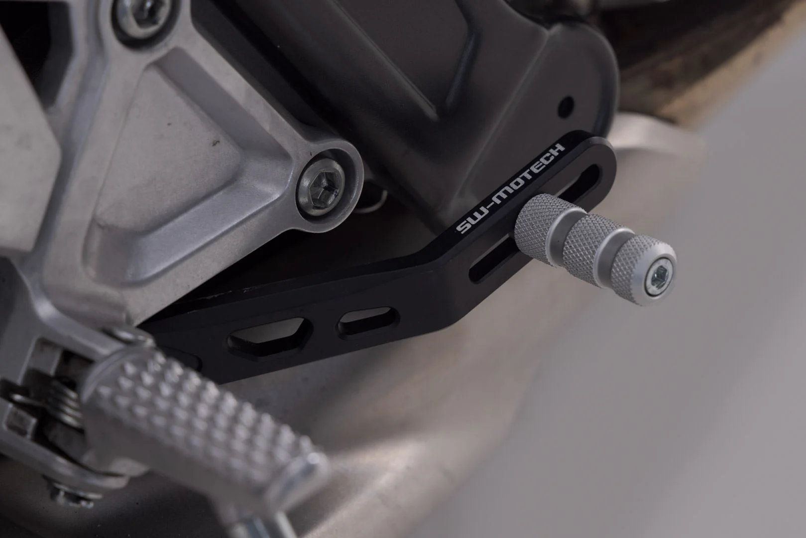 TRAX ADV Aluminium Case System 45/37 litre Kawasaki KLR 650 (22-) Silver - Image 9