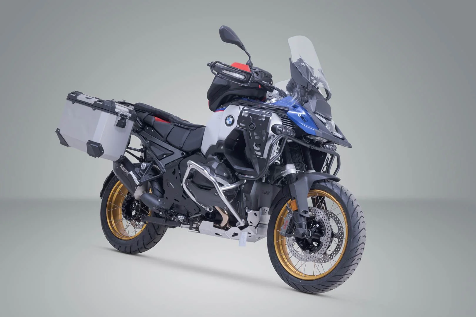 TRAX ADV aluminium case system + Akrapovic Silver. 45/45 l. BMW R 1300 GS Adv. (24-). - Image 6