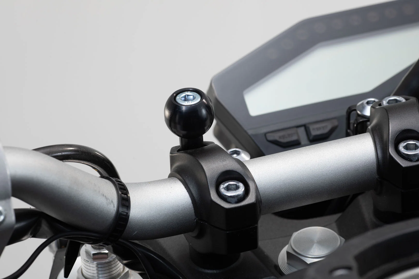 Universal X-Grip-Kit for large Smartphones Incl 1" Ball, Socket Arm, X-Grip IV Clamp - Image 7