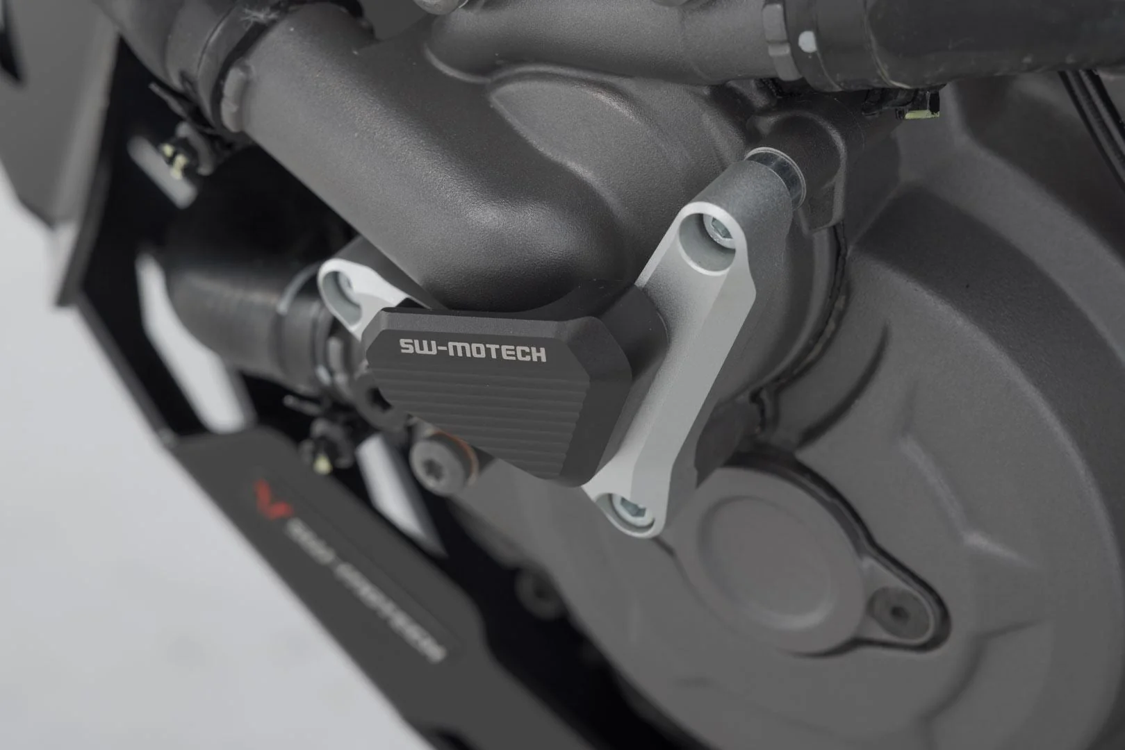 Water pump protection Ducati models. Silver/black - Image 3